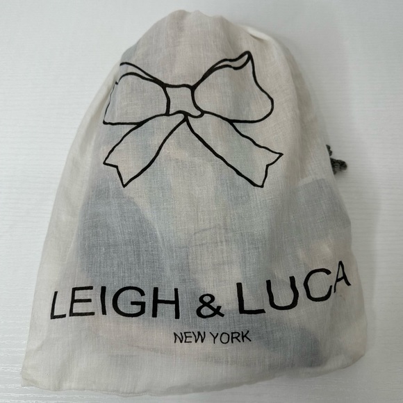 NWT Leigh & Luca Ombre Dye Lux Modal Black & Champaign Lightweight Scarf - Picture 10 of 11